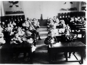 Enfants dans une salle de classe